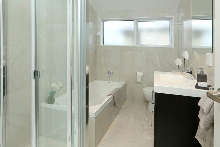 Photo of property in 679a Swanson Road, Swanson, Auckland, 0612