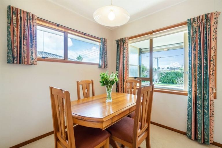Photo of property in 2/33 Eversleigh Road, Belmont, Auckland, 0622
