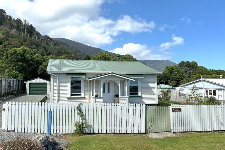 Photo of property in 7 Cargills Road, Barrytown, Runanga, 7873