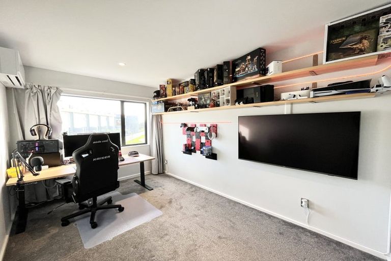 Photo of property in 42 Bordeaux Parade, Te Atatu South, Auckland, 0610