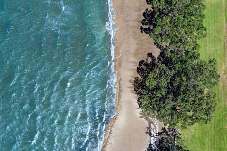 Photo of property in 15 Buckleton Road, Tawharanui Peninsula, Matakana, 0986