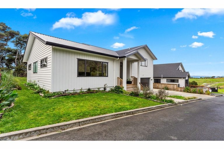 Photo of property in 5 Libertia Lane, Orewa, 0931