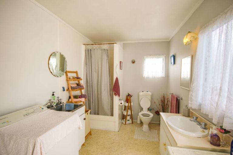 Photo of property in 29 Oxford Street, Whakapirau, Maungaturoto, 0583