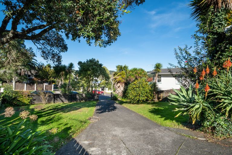 Photo of property in 10 Scotstoun Place, Glen Eden, Auckland, 0602