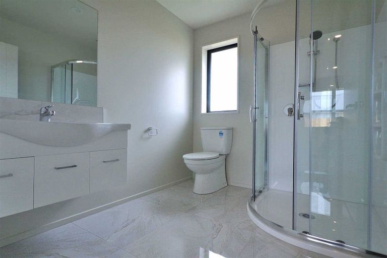 Photo of property in 2 Keeper Close, Woodend, 7610