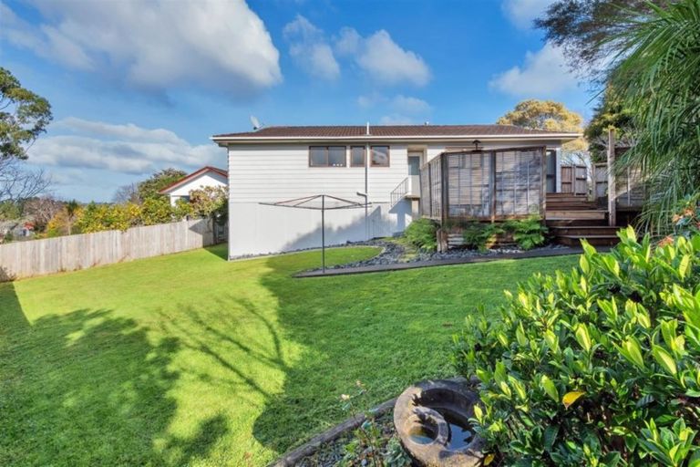 Photo of property in 15 Peterhouse Place, West Harbour, Auckland, 0618