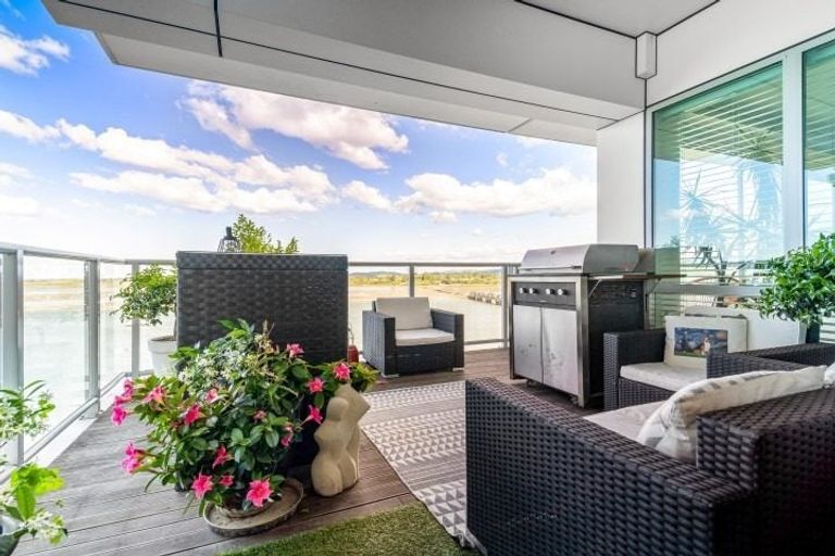 Photo of property in 12/72e Devonport Road, Tauranga, 3110