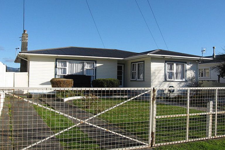 Photo of property in 17 Donnelley Drive, Wainuiomata, Lower Hutt, 5014