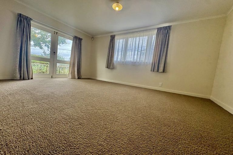 Photo of property in 2/24 Garadice Road, Rothesay Bay, Auckland, 0630