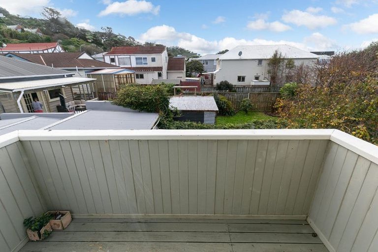 Photo of property in 2/139 Queens Drive, Lyall Bay, Wellington, 6022