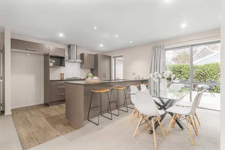 Photo of property in 379a Yaldhurst Road, Russley, Christchurch, 8042