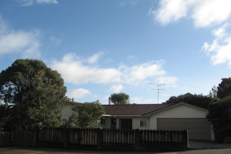 Photo of property in 53 Archmillen Avenue, Pakuranga Heights, Auckland, 2010
