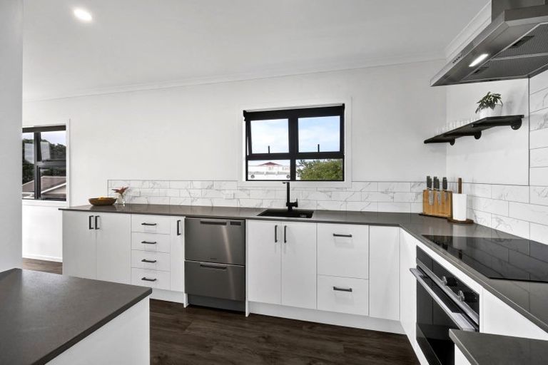 Photo of property in 35 Collins Street, Hawera, 4610