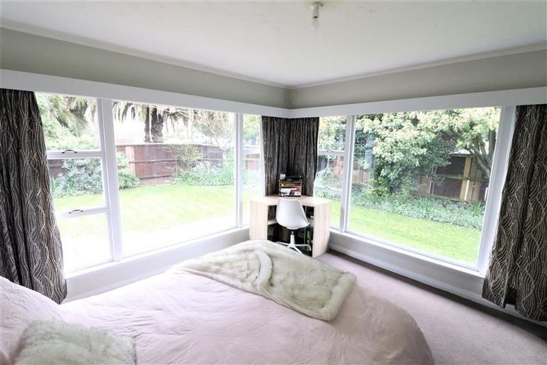 Photo of property in 1 Ludecke Place, Sockburn, Christchurch, 8042