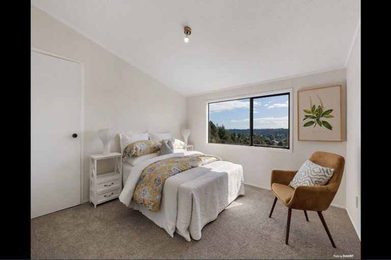 Photo of property in 1/324 Glenfield Road, Glenfield, Auckland, 0629