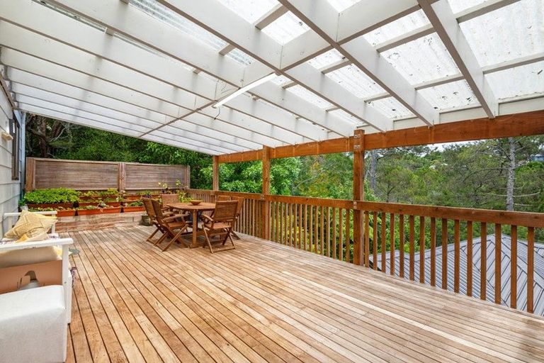 Photo of property in 5 Saddleback Rise, Murrays Bay, Auckland, 0630