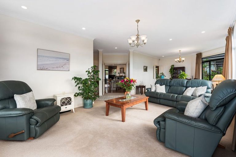 Photo of property in 36 Beauvoir Avenue, Matakatia, Whangaparaoa, 0930