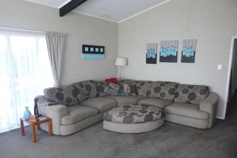Photo of property in 25 Larchmont Grove, Totara Park, Upper Hutt, 5018