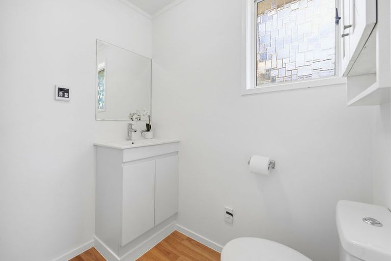 Photo of property in 5 Lisa Rise, Half Moon Bay, Auckland, 2012