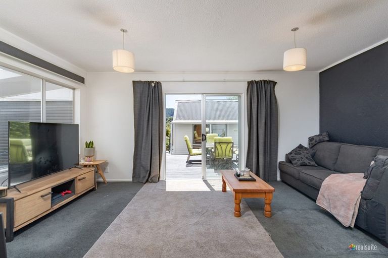 Photo of property in 2/21 Amber Grove, Birchville, Upper Hutt, 5018