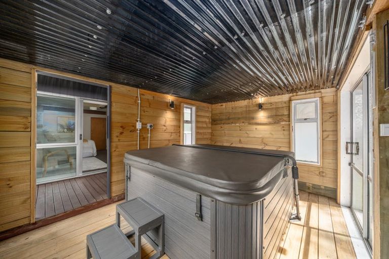 Photo of property in 40 Lincoln Avenue, Tawa, Wellington, 5028