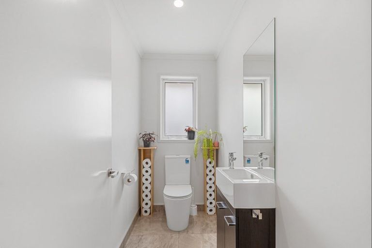 Photo of property in 571 Queen Street East, Levin, 5510