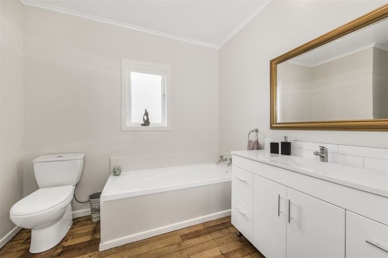 Photo of property in 1/47 Clevedon Road, Papakura, 2110