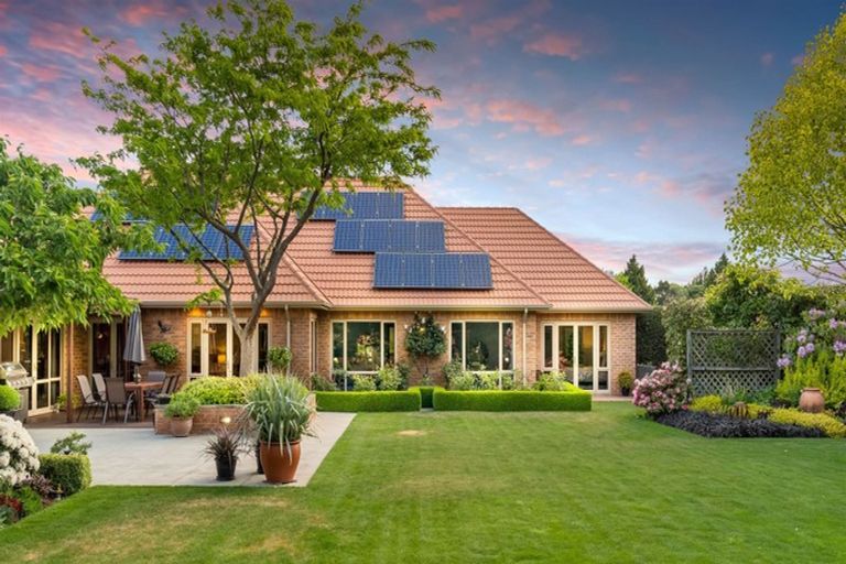 Photo of property in 6 Westall Lane, Avonhead, Christchurch, 8042