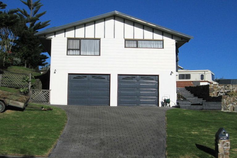 Photo of property in 2 Sunset Terrace, Waikanae Beach, Waikanae, 5036