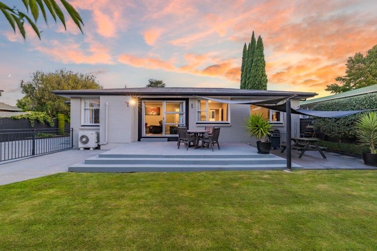 Photo of property in 73 Dunedin Street, Redwood, Christchurch, 8051