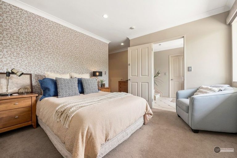 Photo of property in 10 Pomare Road, Tirohanga, Lower Hutt, 5010