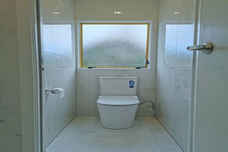 Photo of property in 2/38b Manuka Road, Glenfield, Auckland, 0629