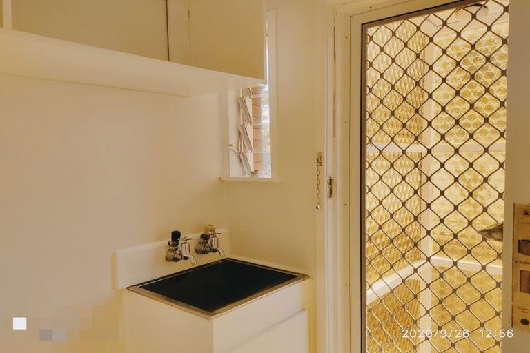 Photo of property in 1/4 Lynn Road, Bayview, Auckland, 0629