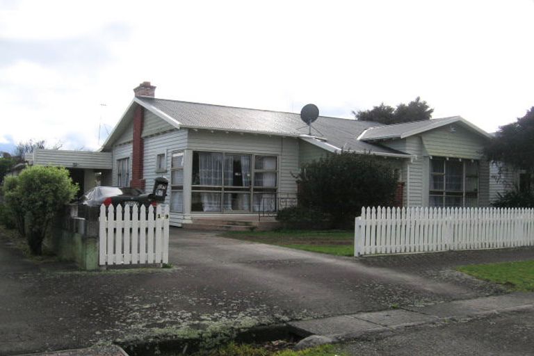 Photo of property in 19 Rongopai Street, Palmerston North, 4414