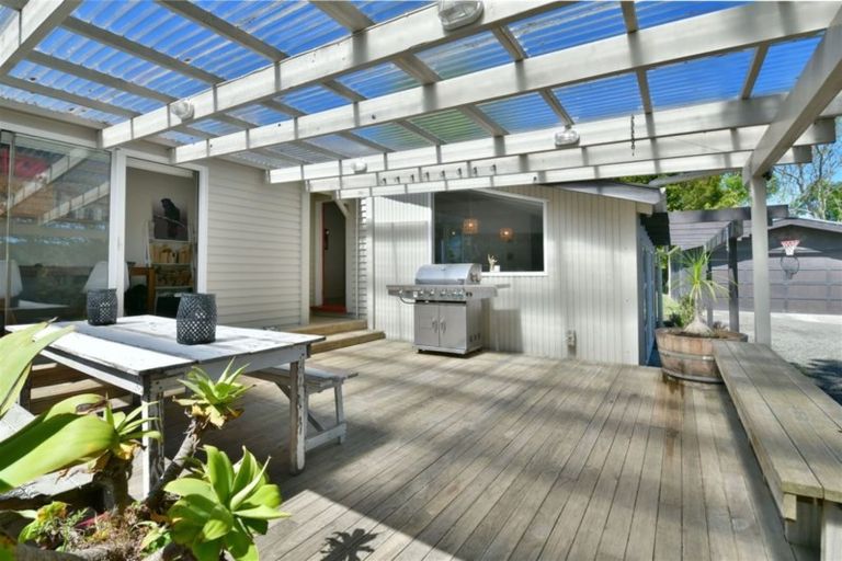 Photo of property in 1238 Peak Road, Helensville, 0875