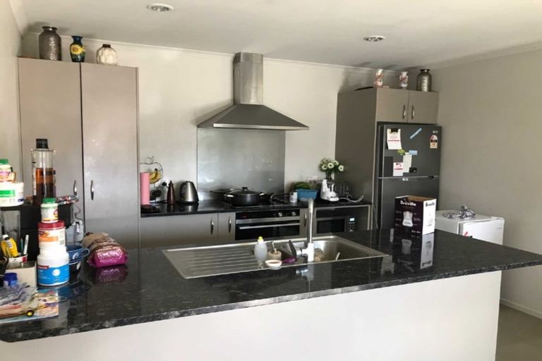 Photo of property in 16 Akeake Lane, Manurewa, Auckland, 2102