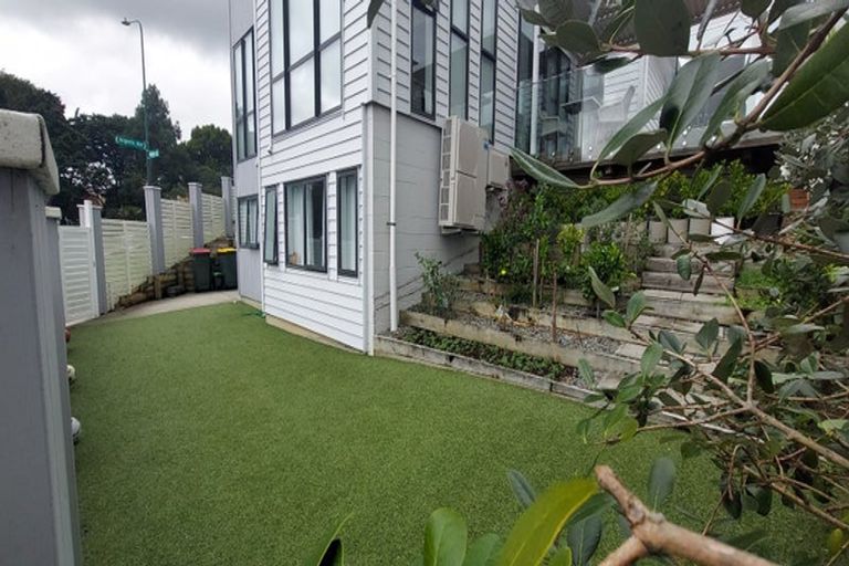Photo of property in 2 Veneta Close, Flat Bush, Auckland, 2019
