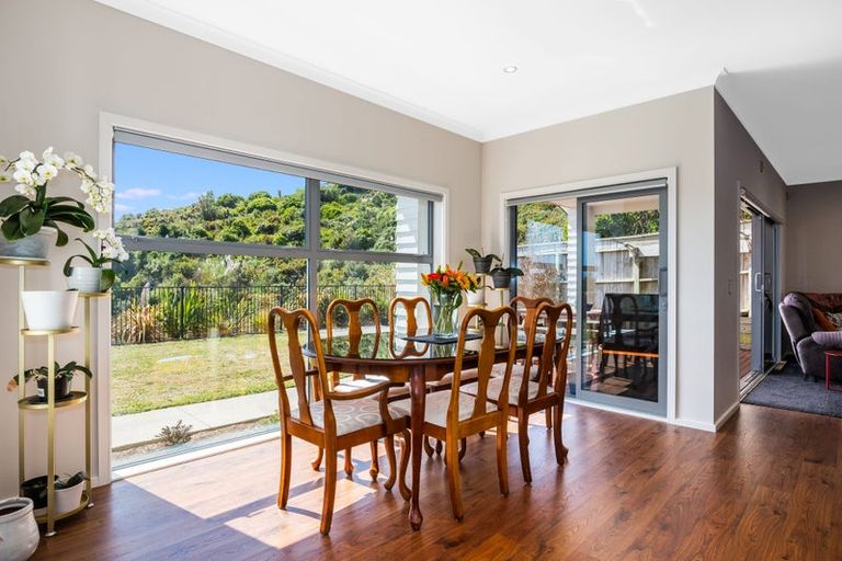 Photo of property in 13 Canary Way, Whitby, Porirua, 5024