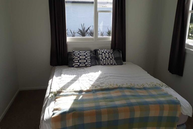 Photo of property in 25 Main Road, Tuatapere, 9620