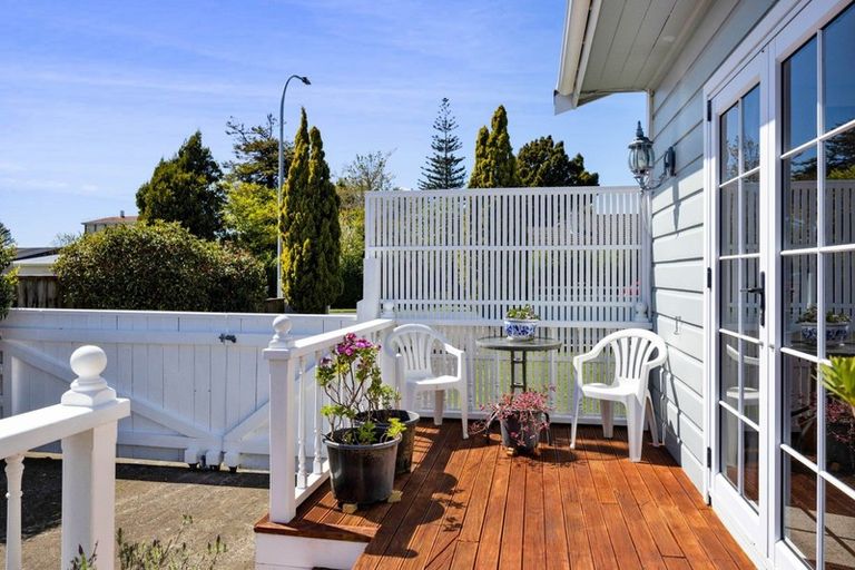 Photo of property in 30 Kahikatea Street, Inglewood, 4330