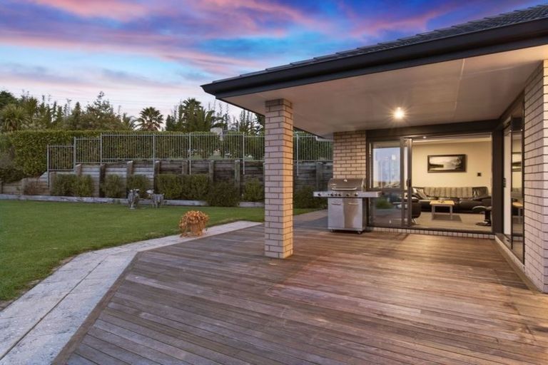 Photo of property in 81 Vaughans Road, Okura, Albany, 0792