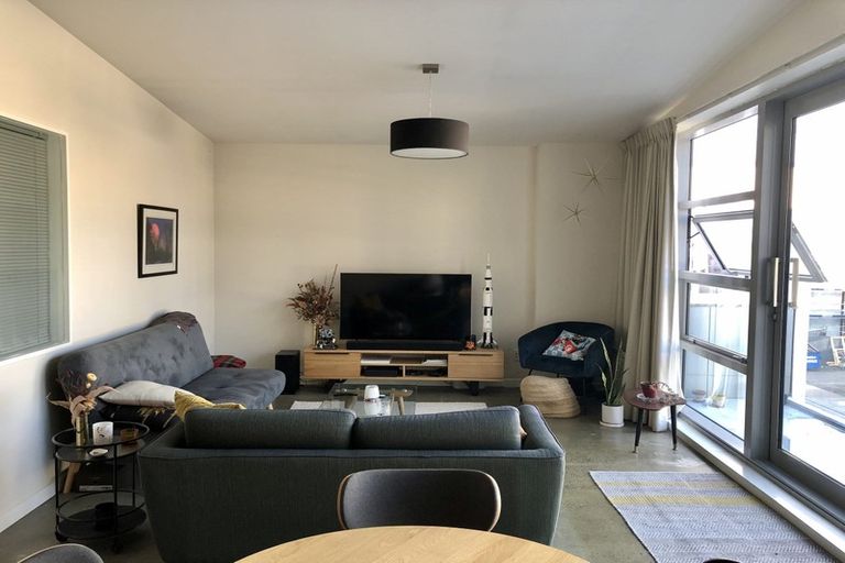 Photo of property in 1/25 Home Street, Mount Victoria, Wellington, 6011