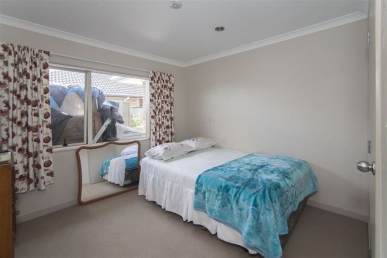 Photo of property in 2c Waikaukau Road, Glen Eden, Auckland, 0602