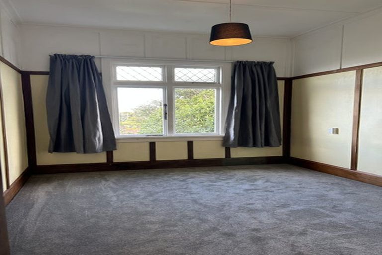 Photo of property in 4 Apuka Street, Brooklyn, Wellington, 6021