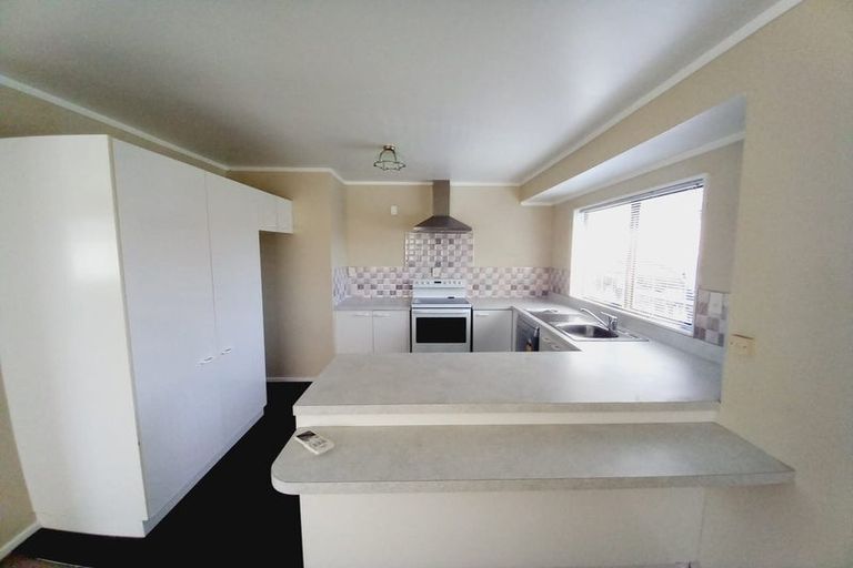 Photo of property in 2/65 Golf Road, New Lynn, Auckland, 0600