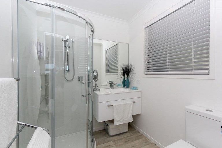 Photo of property in 180 Tukapa Street, Westown, New Plymouth, 4310
