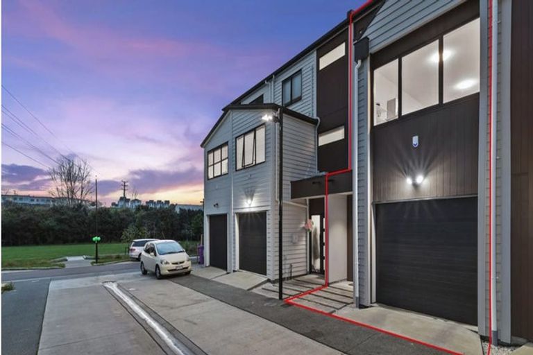 Photo of property in 5 Bloom Crescent, Sunnyvale, Auckland, 0612