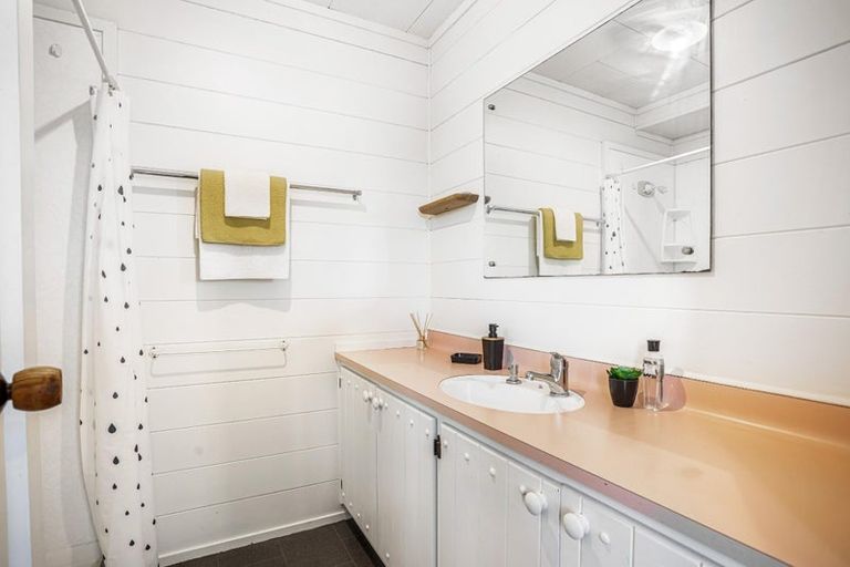 Photo of property in 2/22 Elizabeth Drive, West Harbour, Auckland, 0618