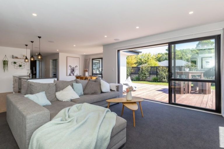 Photo of property in 10 Emma Street, Marshland, Christchurch, 8083