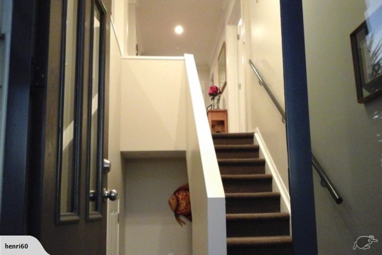 Photo of property in 19 Waynes Place, Pukekohe, 2120